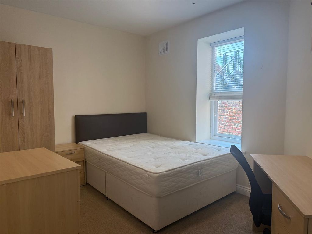 Property photo 2 of 8 Bedroom One.Jpg