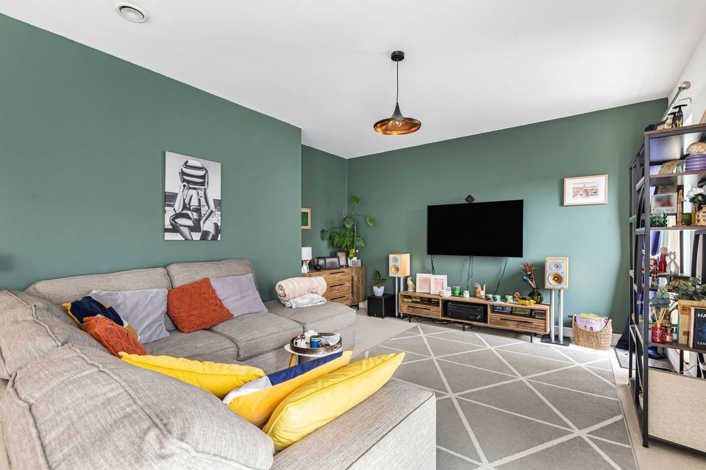 Property photo 3 of 19