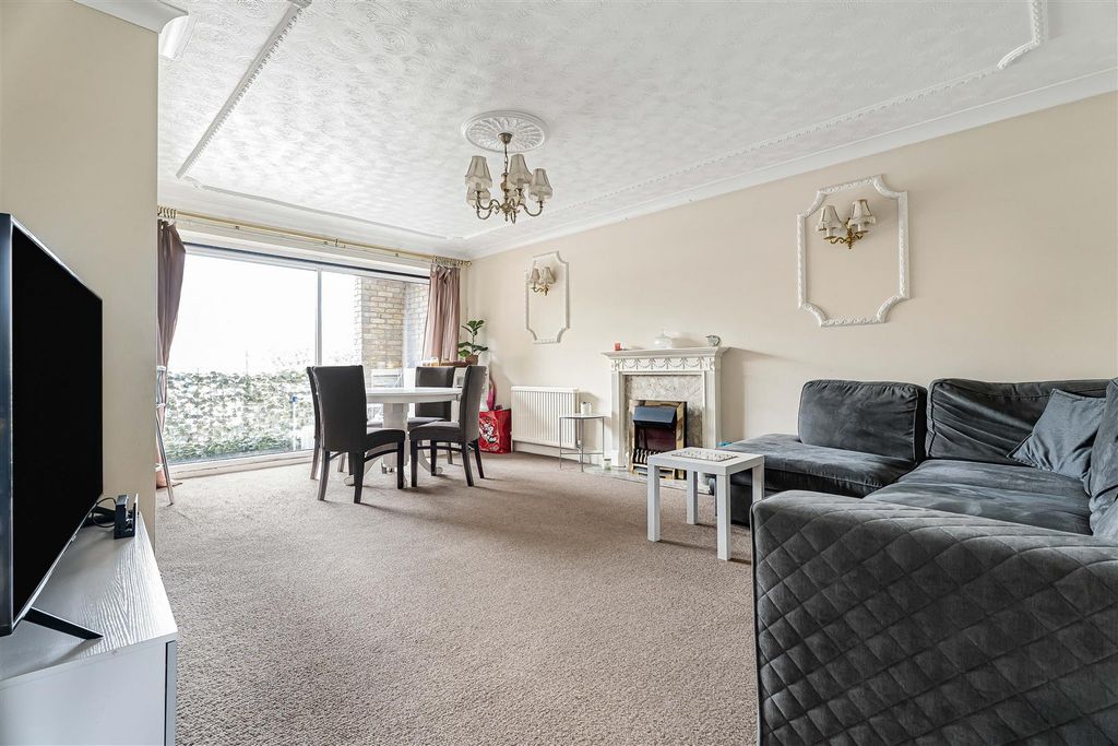 Property photo 3 of 20 3