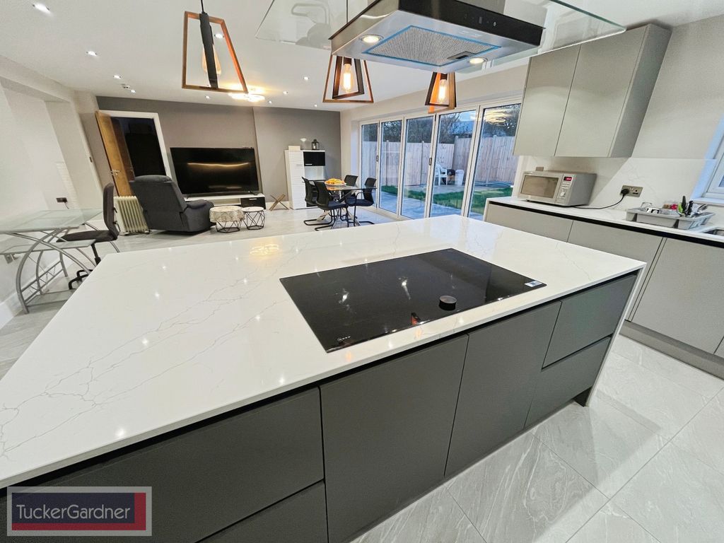 Property photo 3 of 21