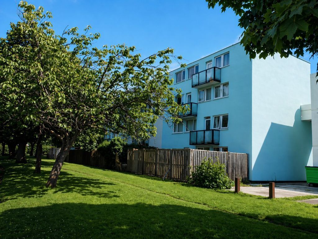 Property photo 1 of 8 Photo 8