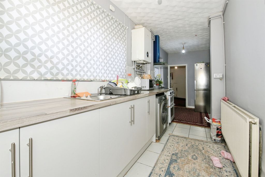 Property photo 2 of 17