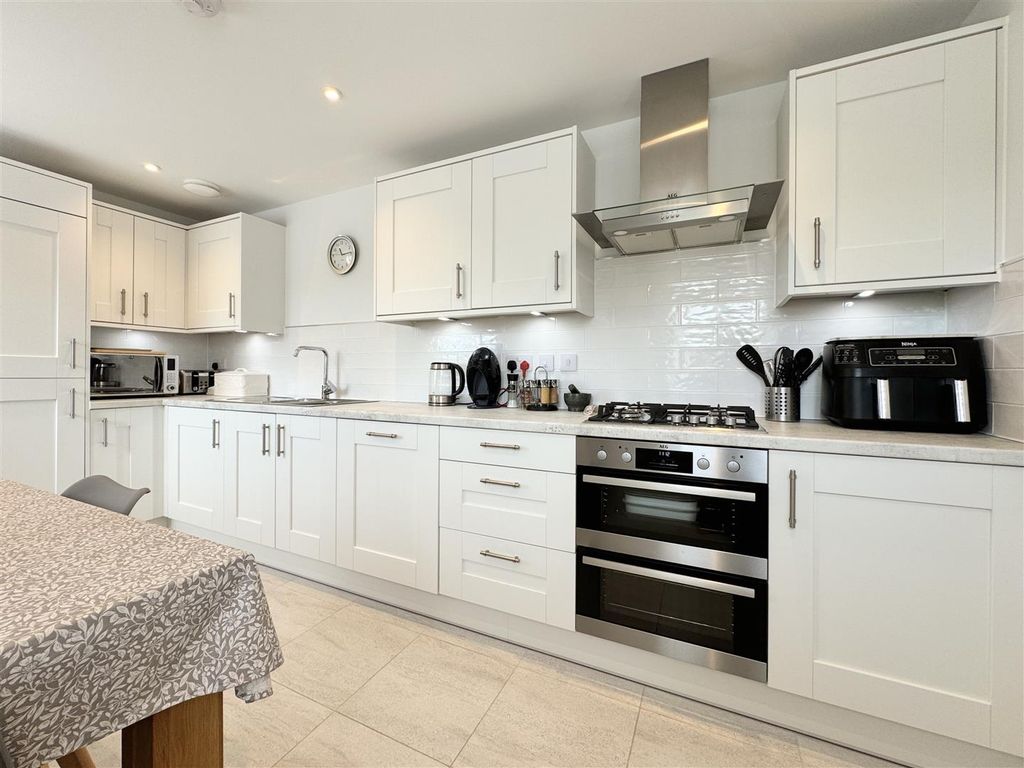 Property photo 3 of 26 Kitchen Diner