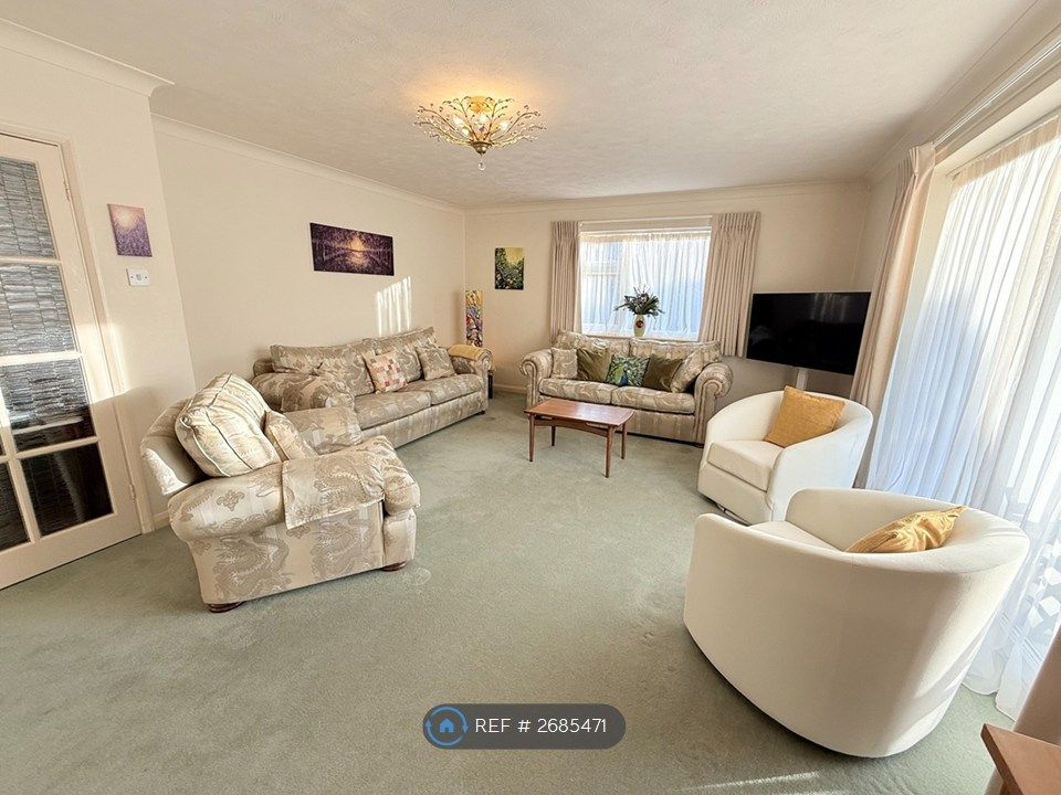 Property photo 2 of 35 Lounge