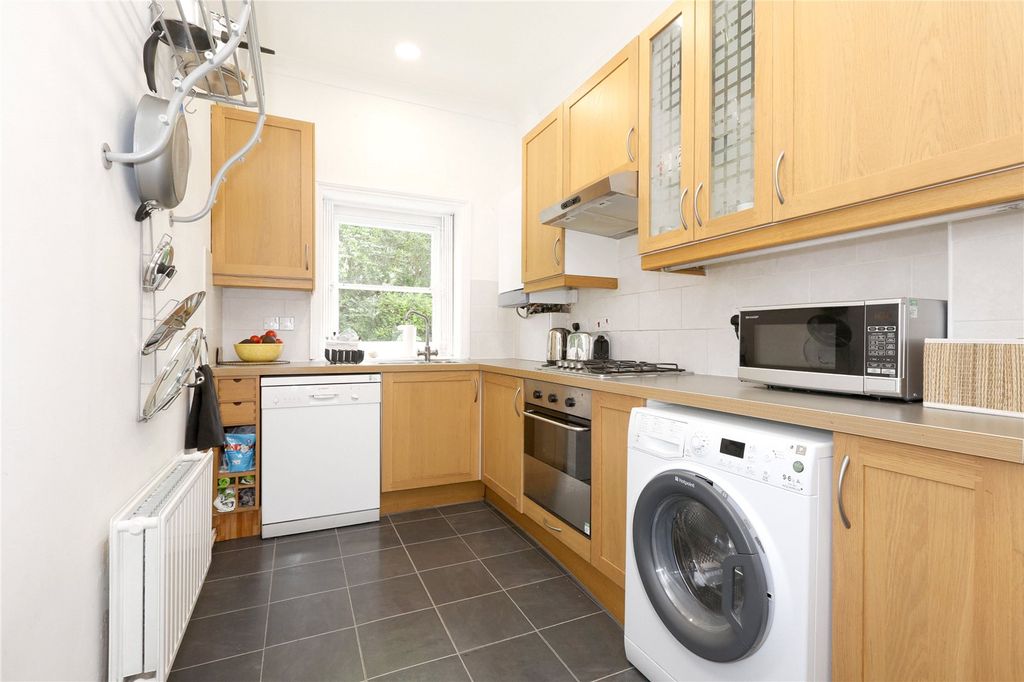 Property photo 3 of 10 Kitchen
