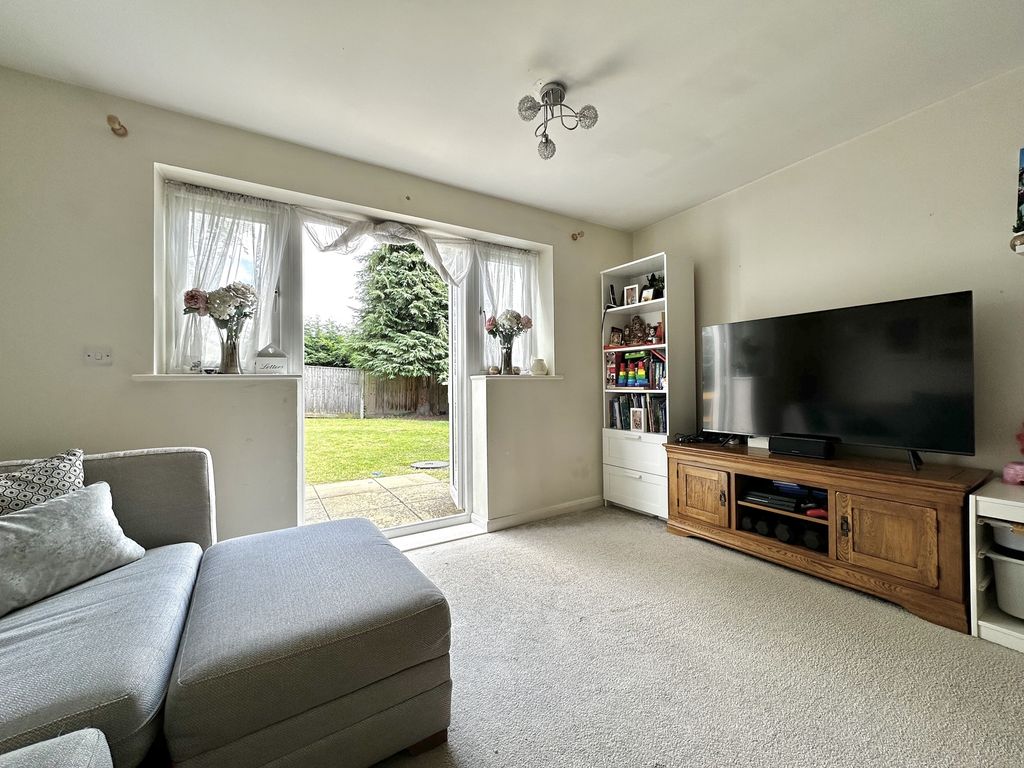 Property photo 3 of 11 Living Room