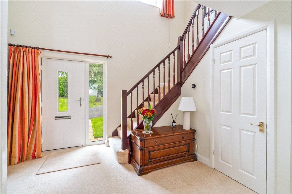 Property photo 2 of 25 Entrance Hall