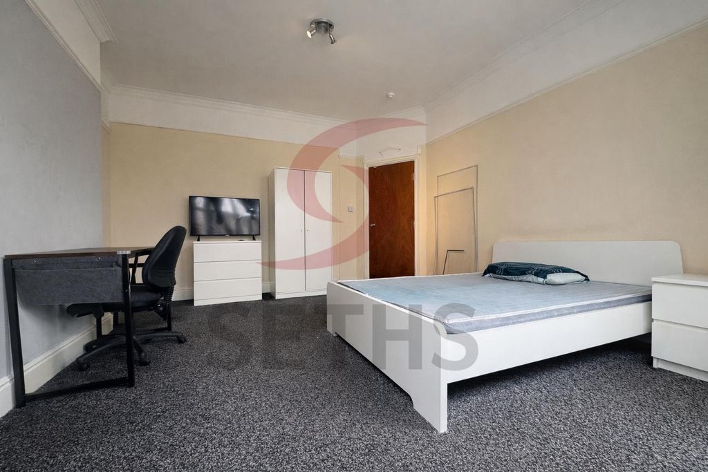 Property photo 3 of 7 Bedroom 1.Jpg