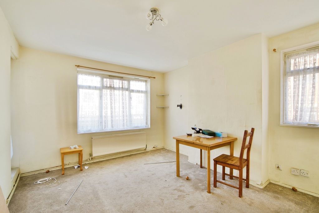 Property photo 2 of 10 Pbox-Img.Jpg