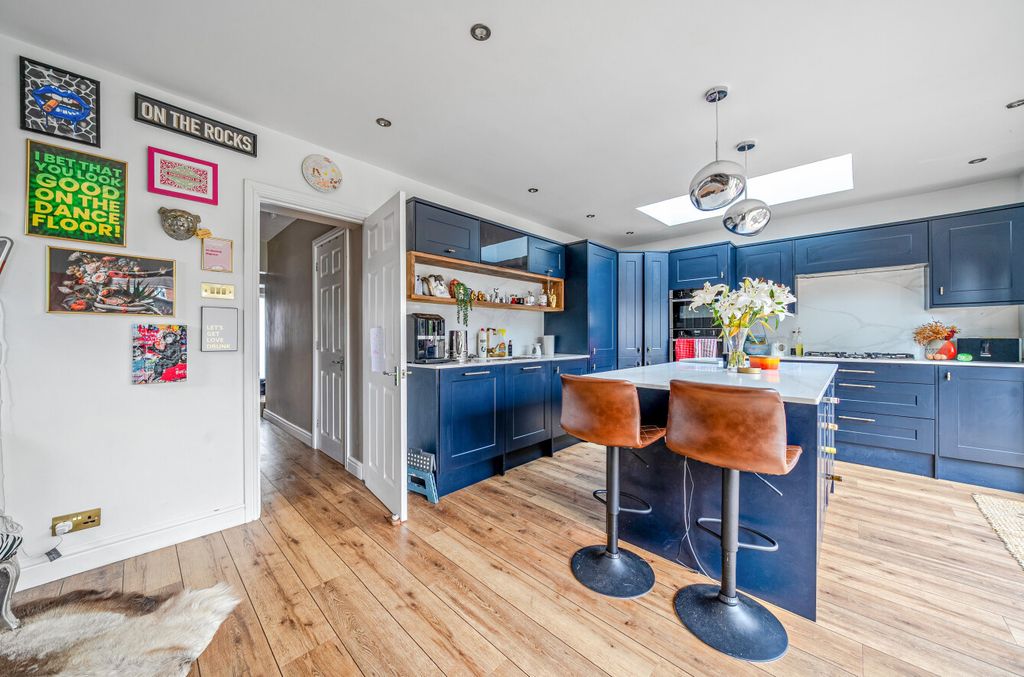 Property photo 3 of 20 1404090-3-697Bdfa...