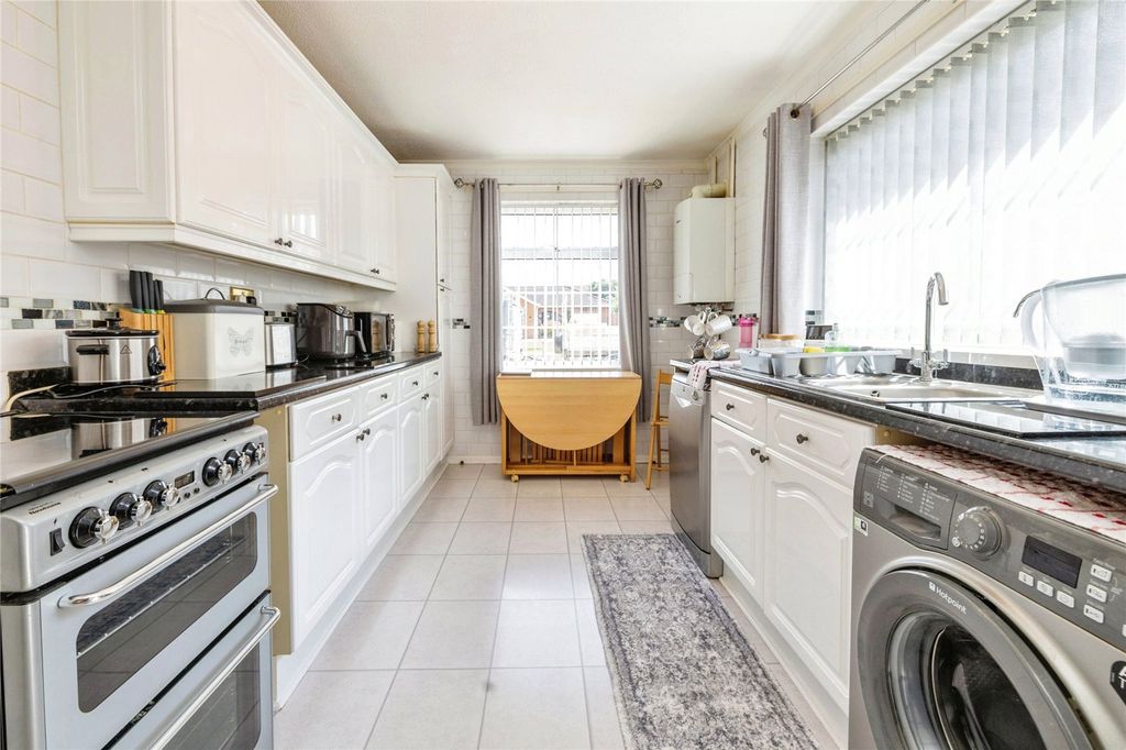 Property photo 3 of 12 Kitchen