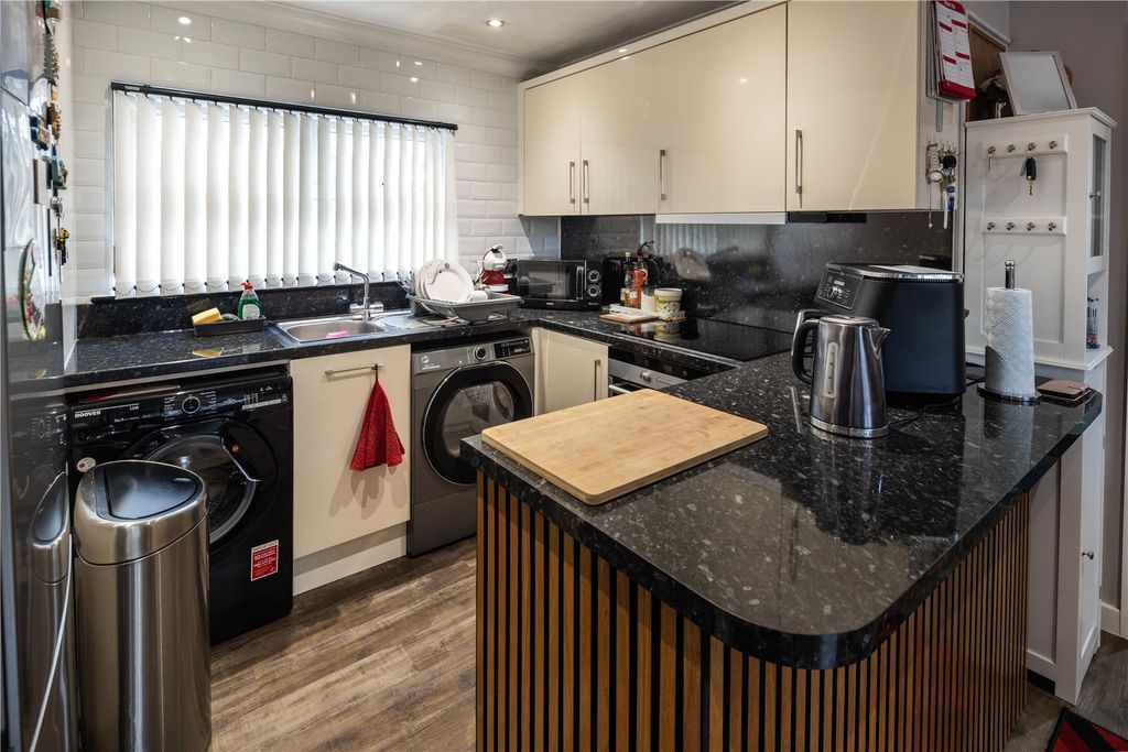 Property photo 2 of 10 Kitchen