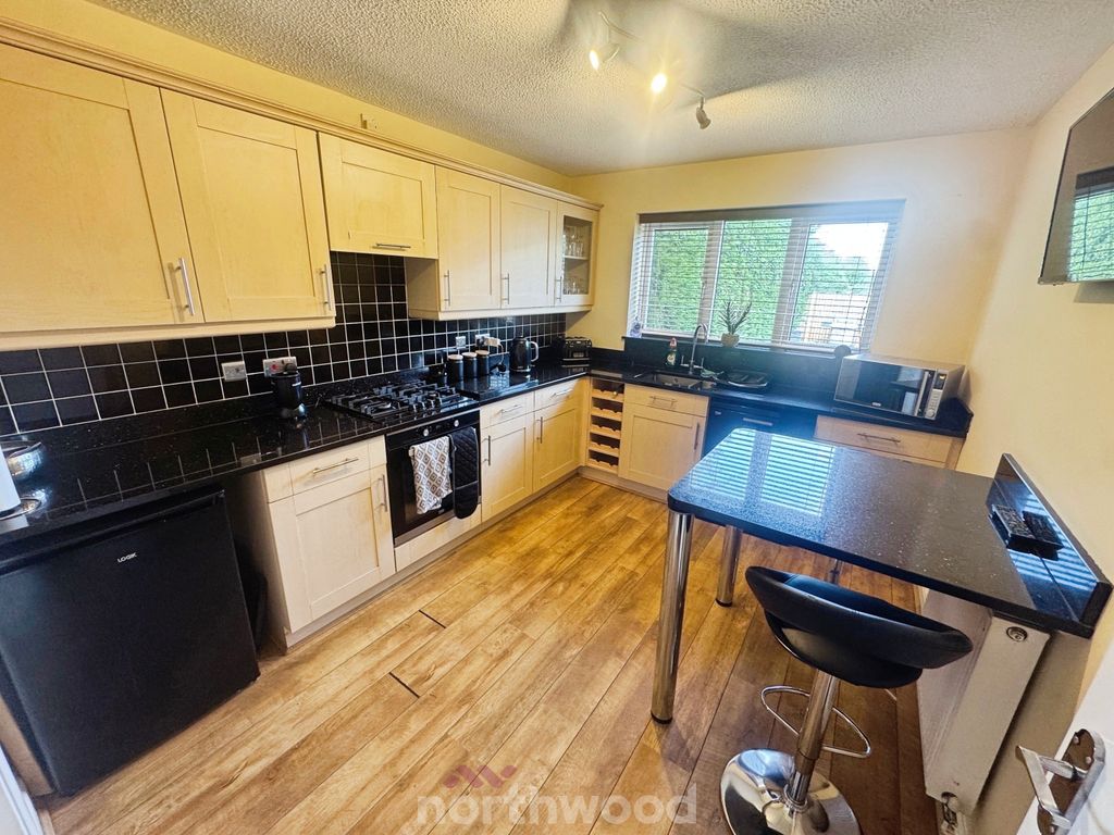 Property photo 2 of 33