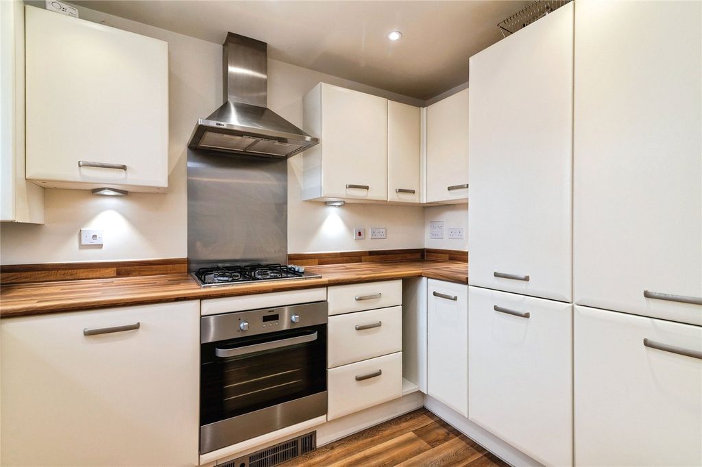 Property photo 2 of 18 Picture No. 14