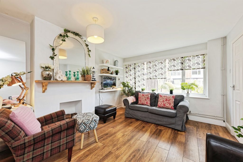 Property photo 3 of 17 Pbox-Img.Jpg