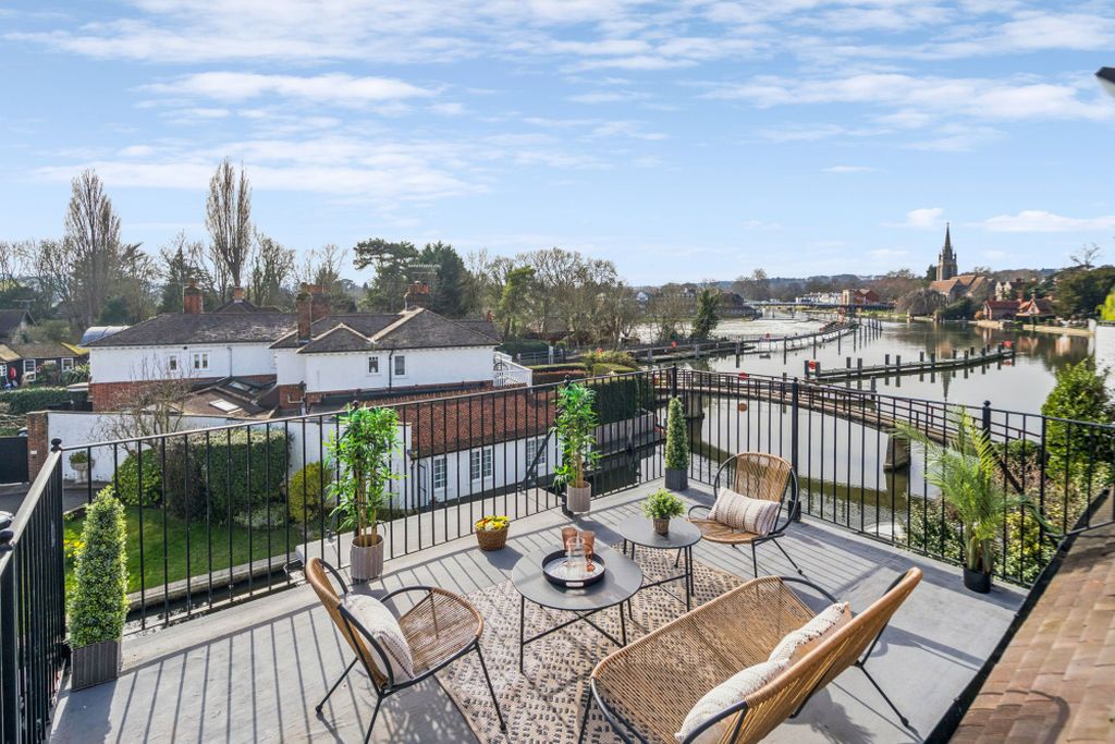 Property photo 1 of 18 Photo 2