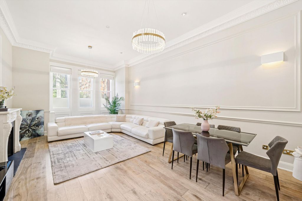 Property photo 2 of 18 Image