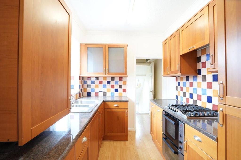 Property photo 3 of 8 Kitchen