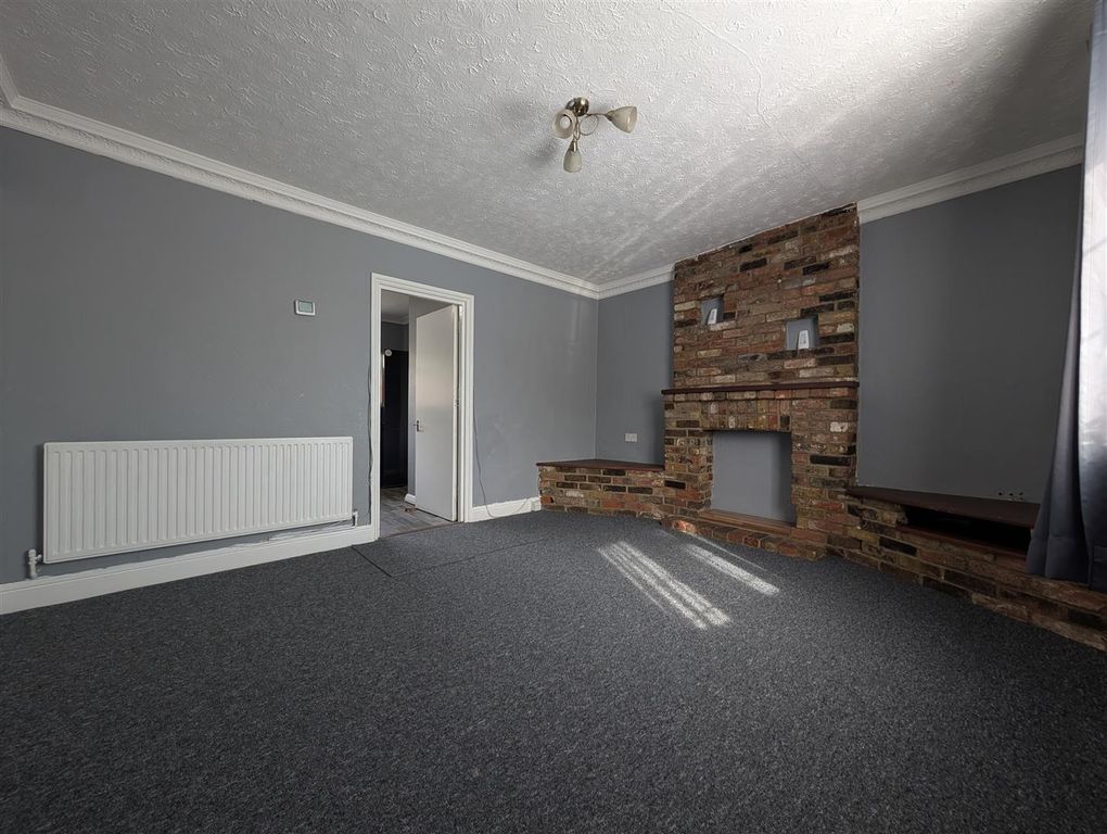 Property photo 1 of 8 Lounge