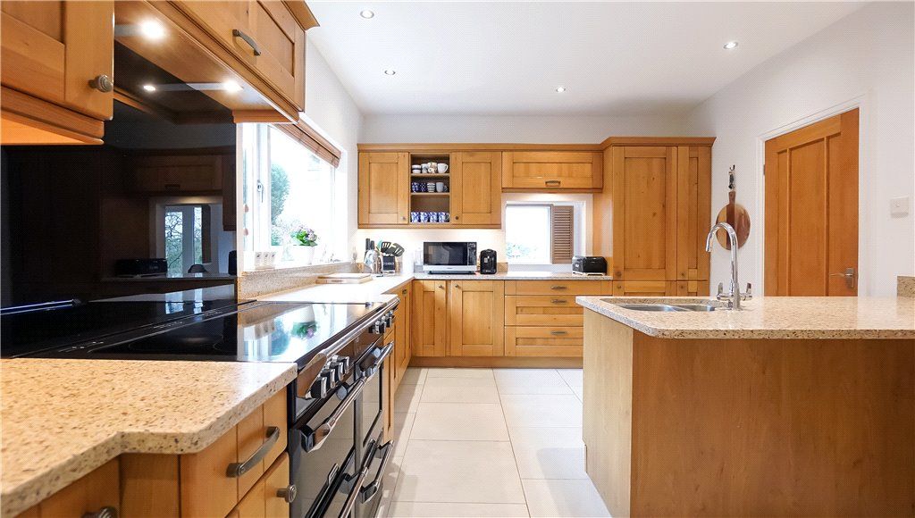 Property photo 3 of 33 Kitchen