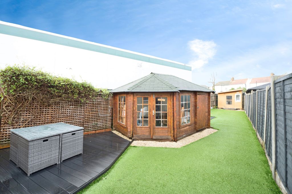 Property photo 3 of 20 18