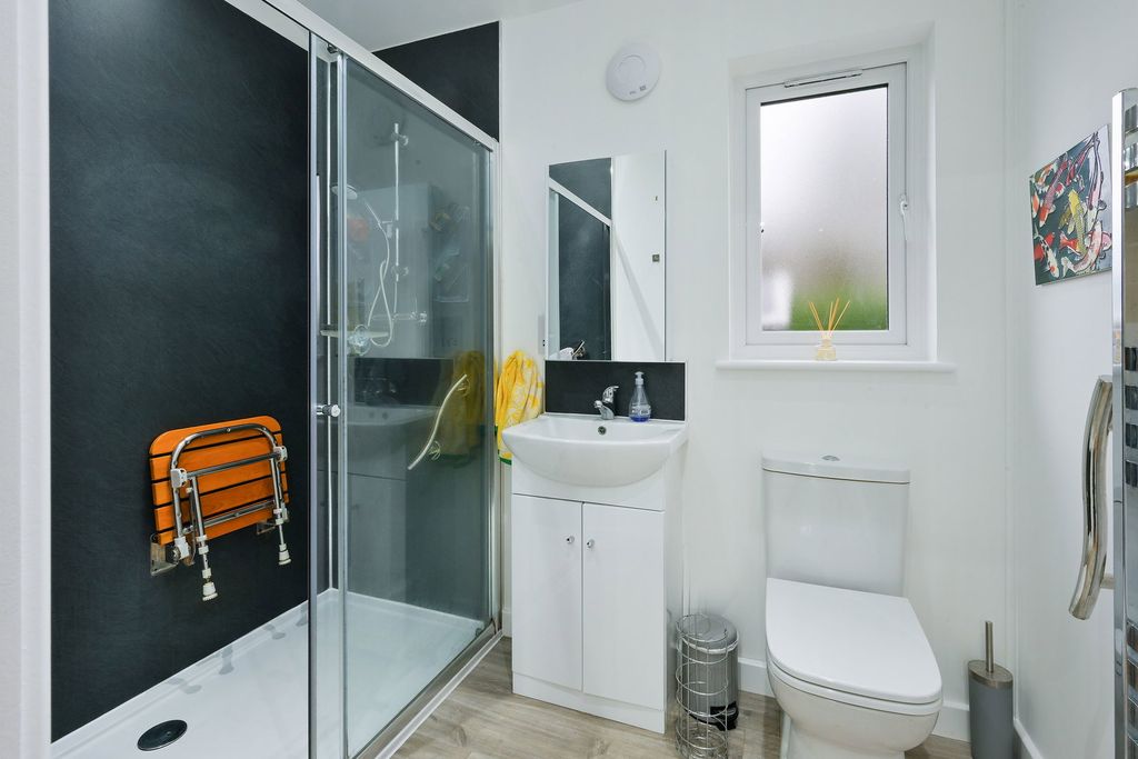 Additional image 22 of 5 bed detached house for saleMaplewood Drive, Lingfield RH7