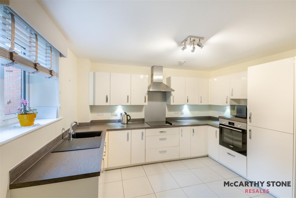 Property photo 3 of 24 8628691-Interior01.Jpg