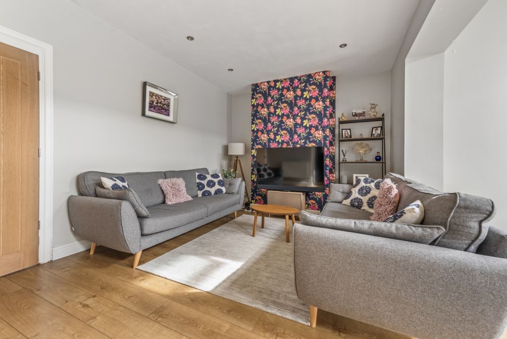 Property photo 3 of 25 4485298