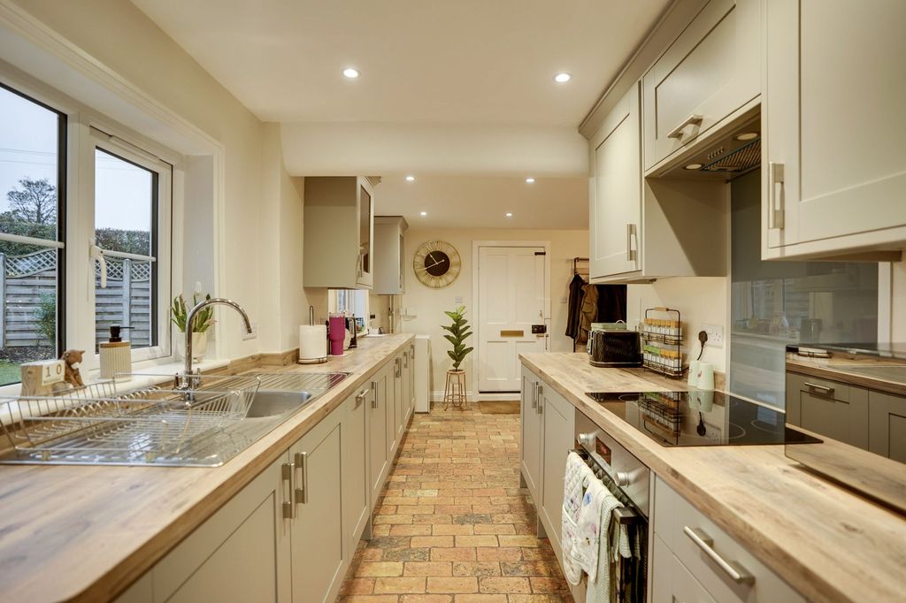 Property photo 2 of 17