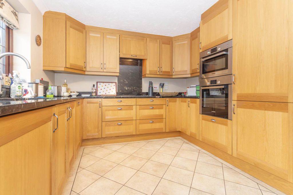 Property photo 2 of 18