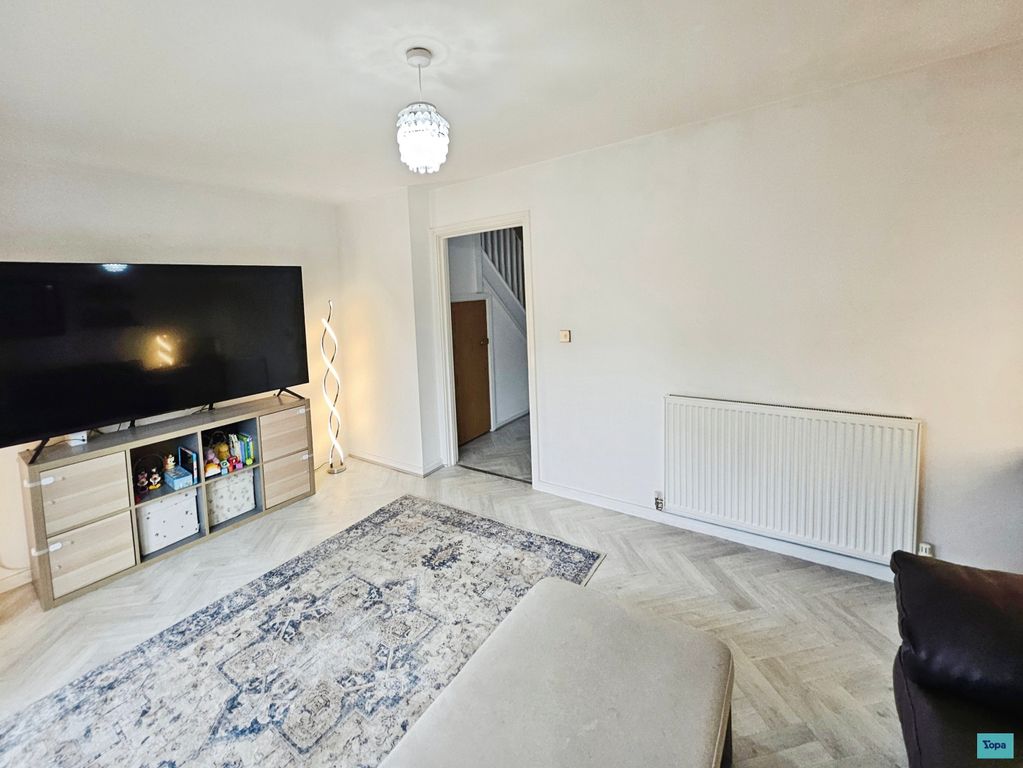 Property photo 3 of 17 Lounge