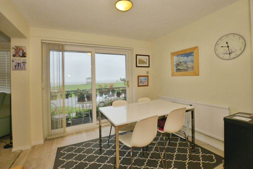 Property photo 3 of 17 Photo