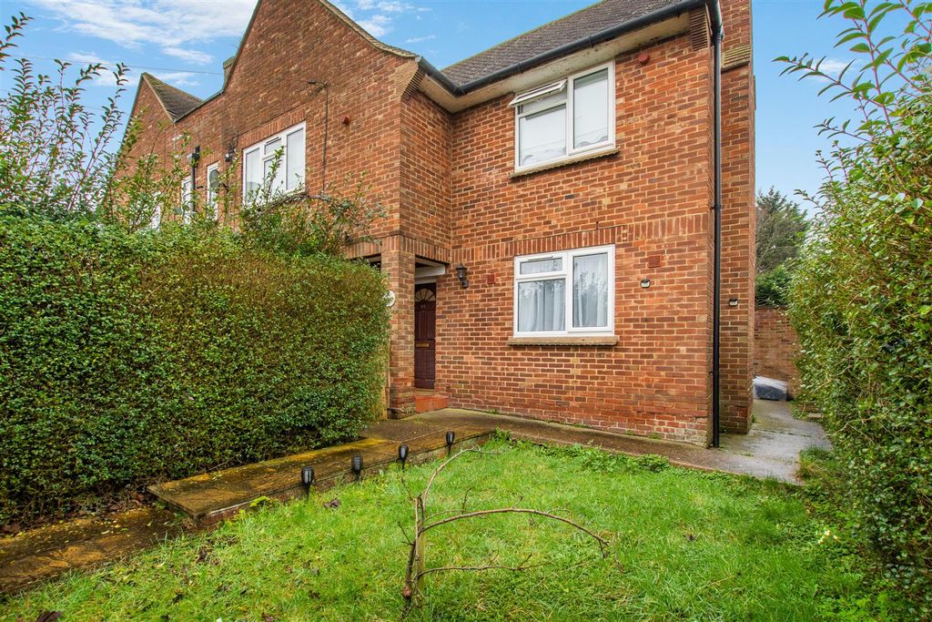 Property photo 1 of 10 Externally