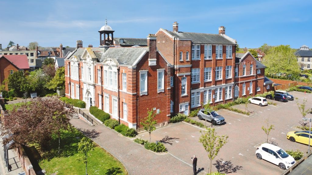 Property photo 2 of 17