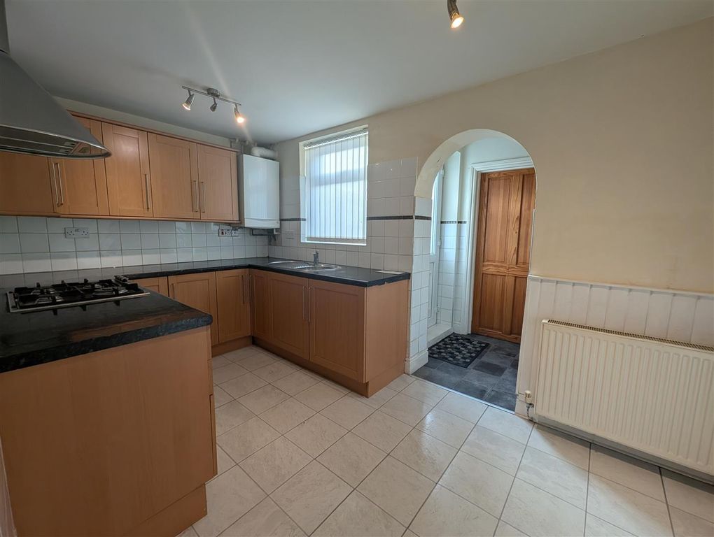 Property photo 1 of 8 Kitchen