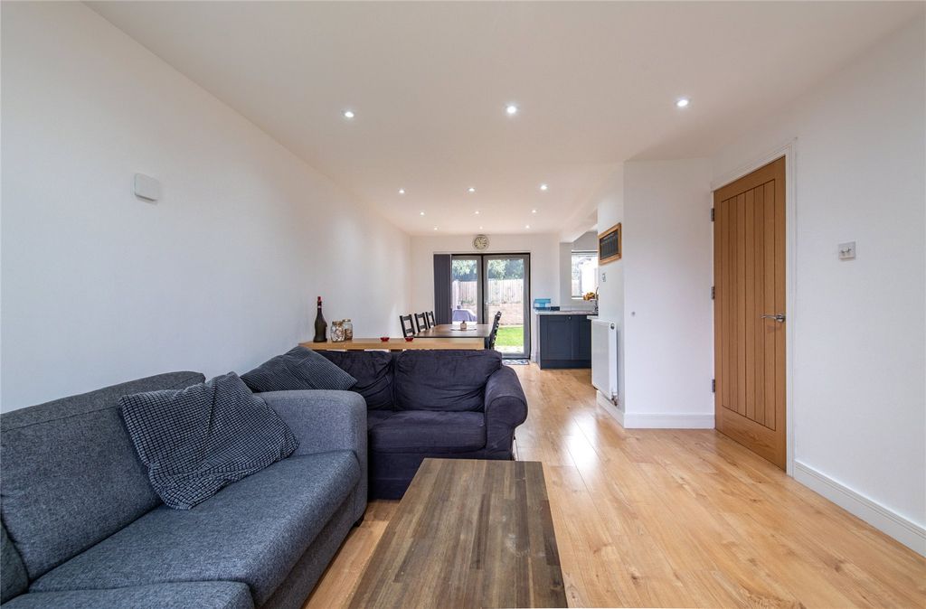 Property photo 3 of 20 Picture No. 12