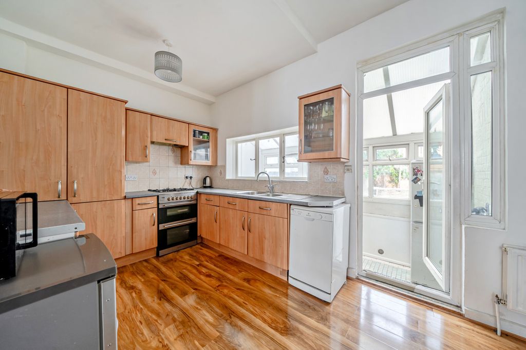 Property photo 3 of 21 Kitchen