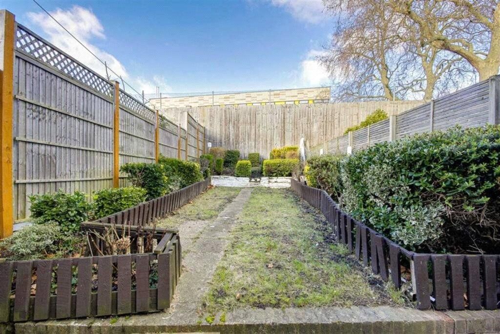 Property photo 2 of 8 Garden