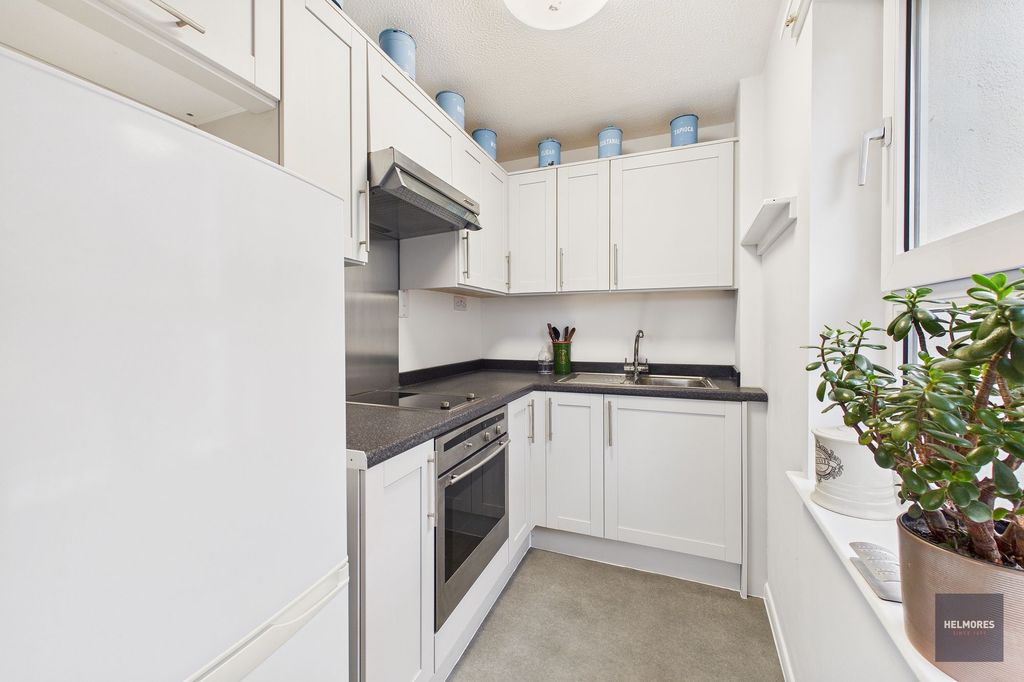 Property photo 3 of 19