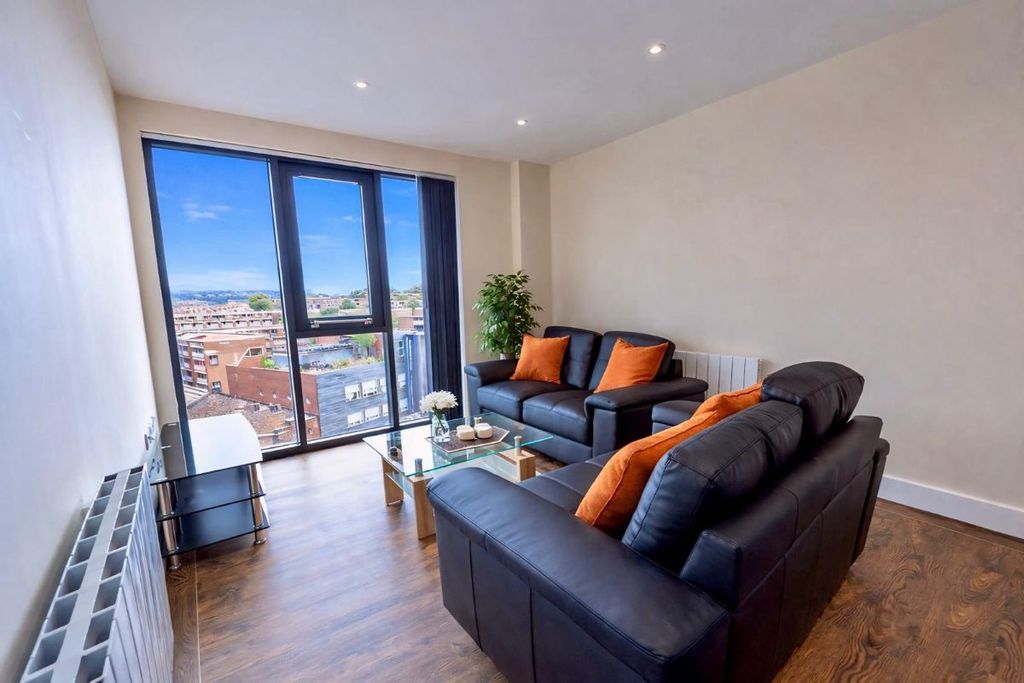 Property photo 2 of 11