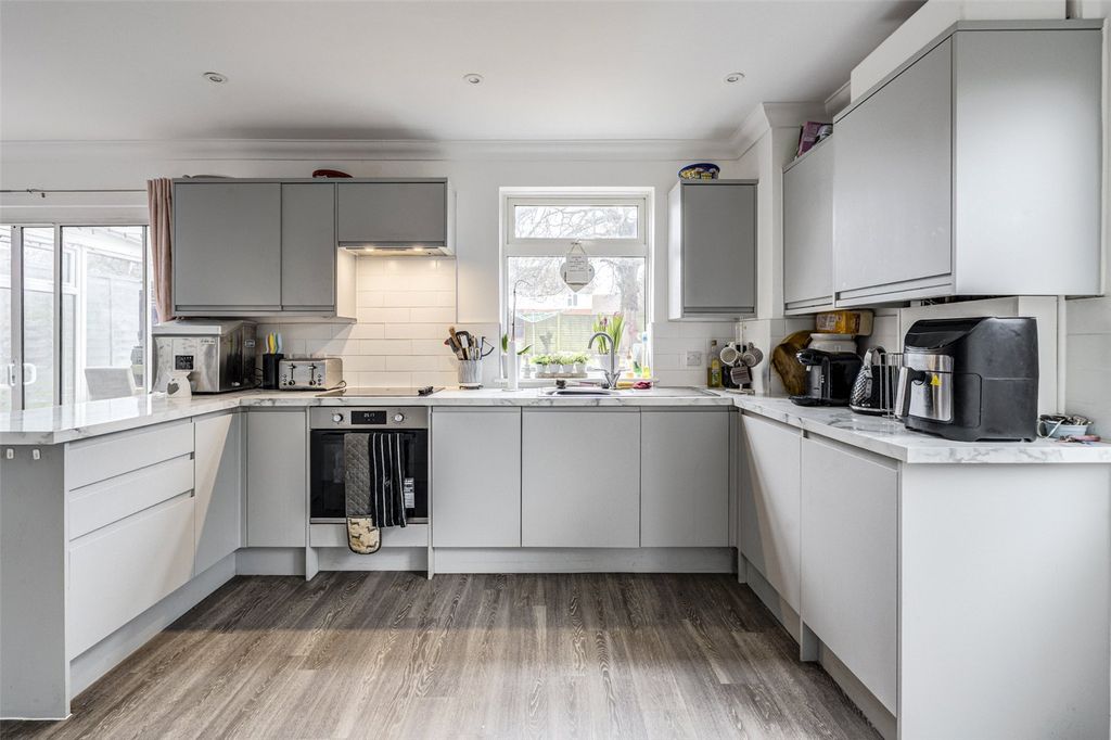 Property photo 3 of 17 Picture No. 13