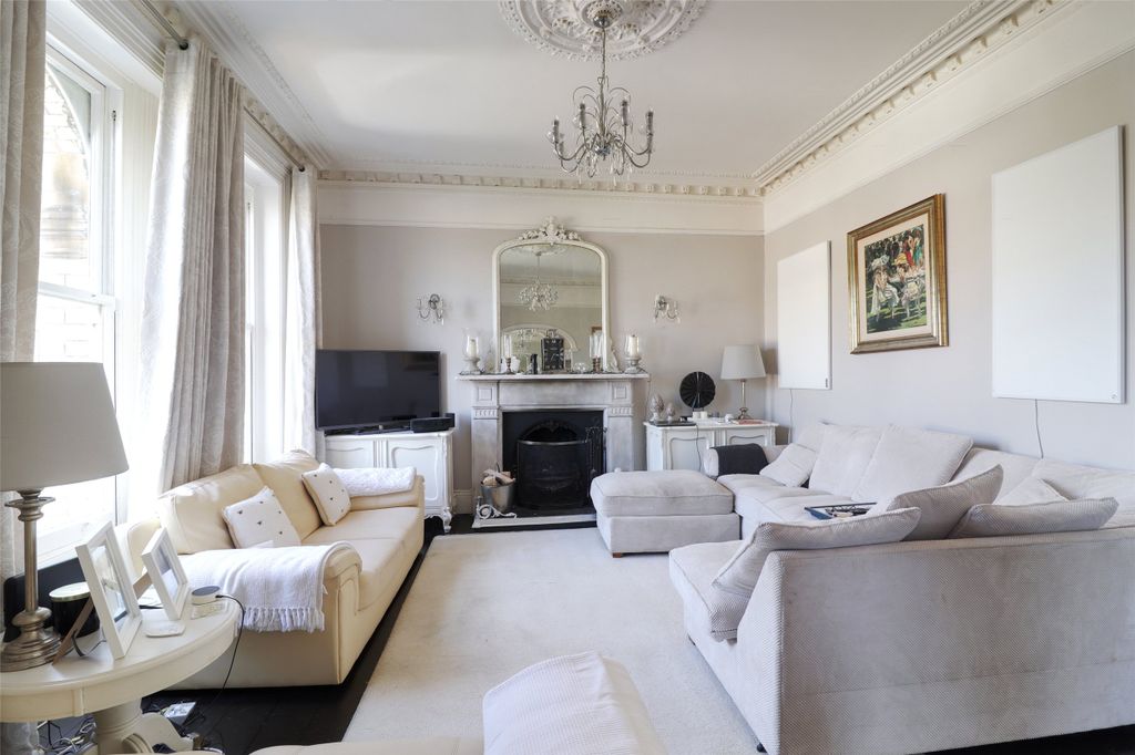 Property photo 3 of 18 Picture No. 05