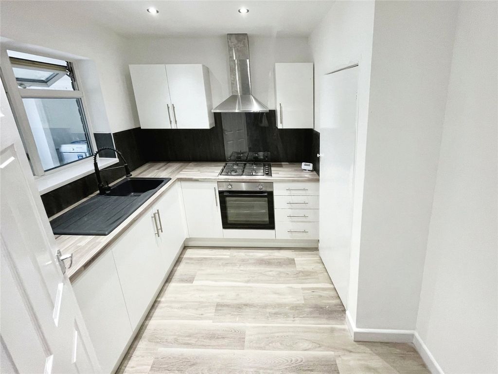 Property photo 2 of 12 Kitchen