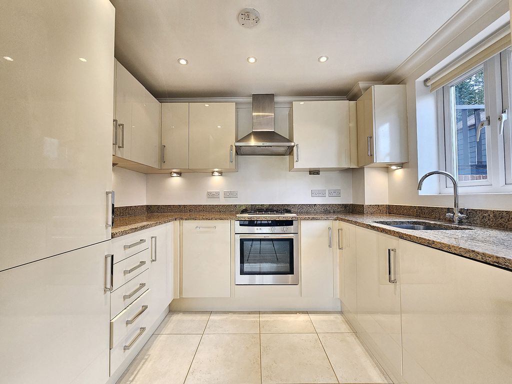 Property photo 2 of 16 Kitchen