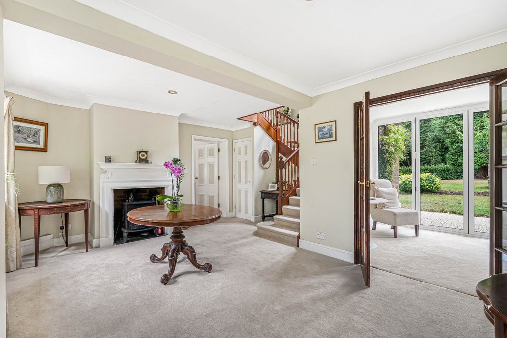 Property photo 3 of 29 Entrance Hall