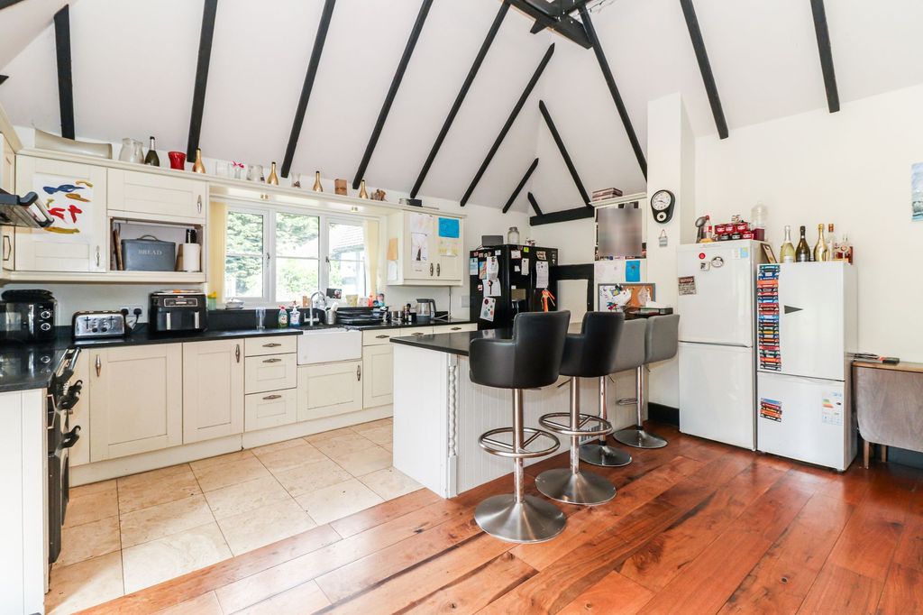 Property photo 3 of 34