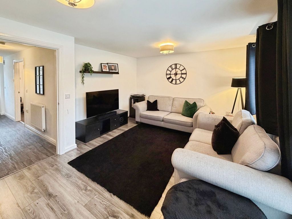 Property photo 3 of 32