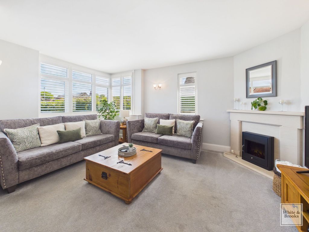 Property photo 2 of 25 Living Room