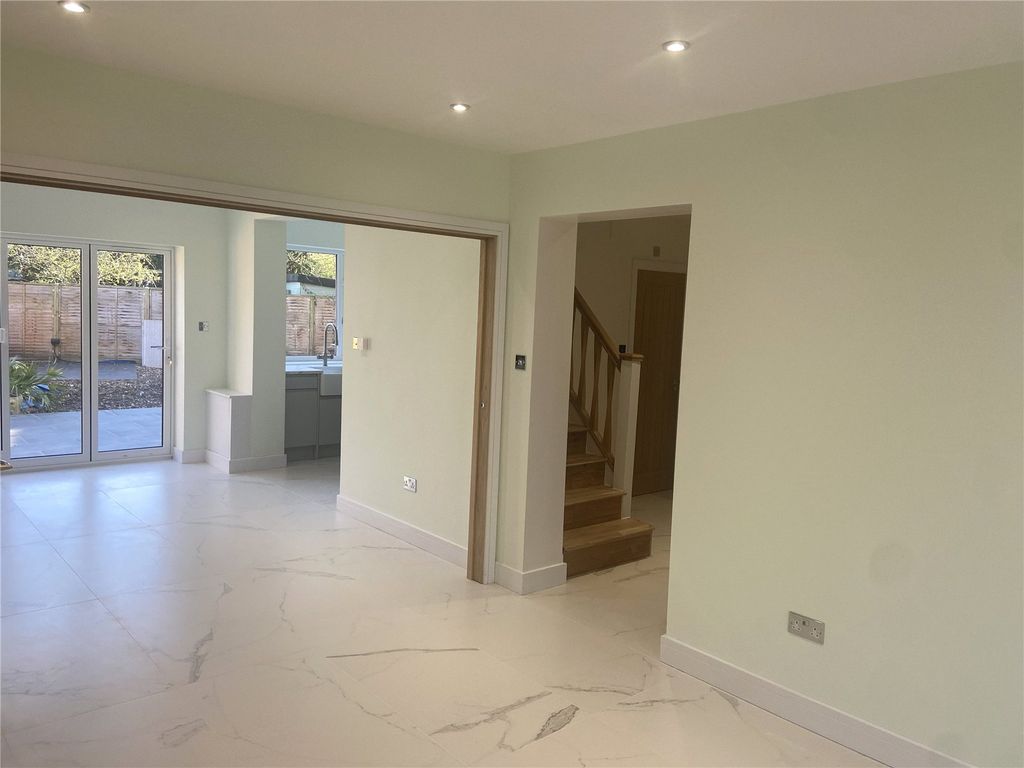 Property photo 2 of 20 Picture No. 12