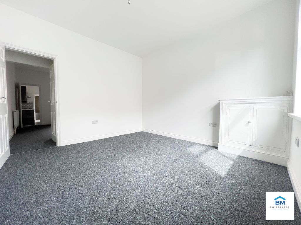 Property photo 2 of 12 Photo 1